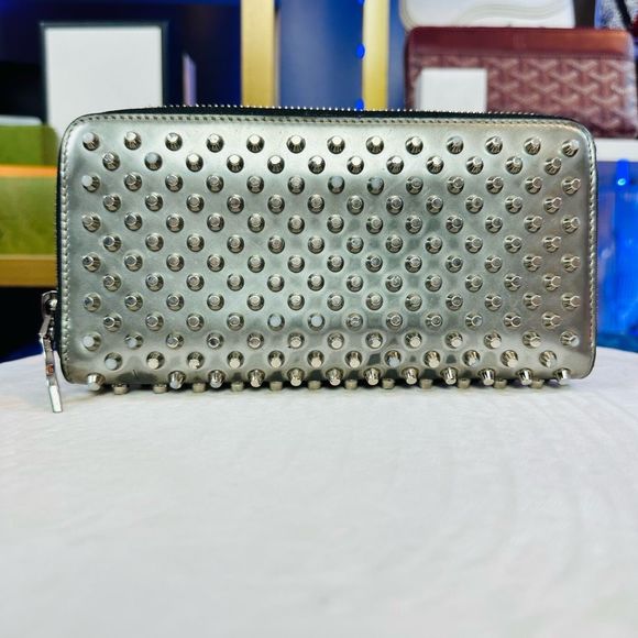 🧧SOLD🧧CHRISTIAN LOUBOUTIN Panettone silver leather studded zip wallet - Picture 3 of 12